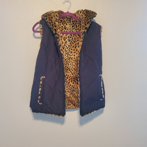 Faux Fur Leopard or cheetah Print Reversable Vest - Picture 3 of 5